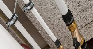 Замена труб водоснабжения в квартире: цена от 2076 руб. - СантехДомНжн